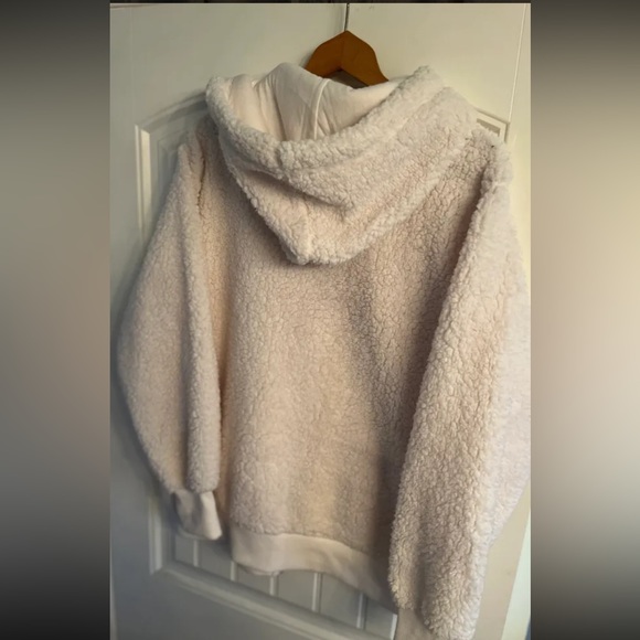 Big Fluffy Hoodie - Picture 3 of 3